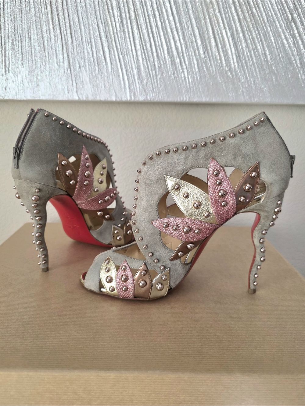 Christian Louboutin Suede Studded Peep Toe Ankle Booties Heel EU 39 / Fit US 8.5 - Picture 11 of 12